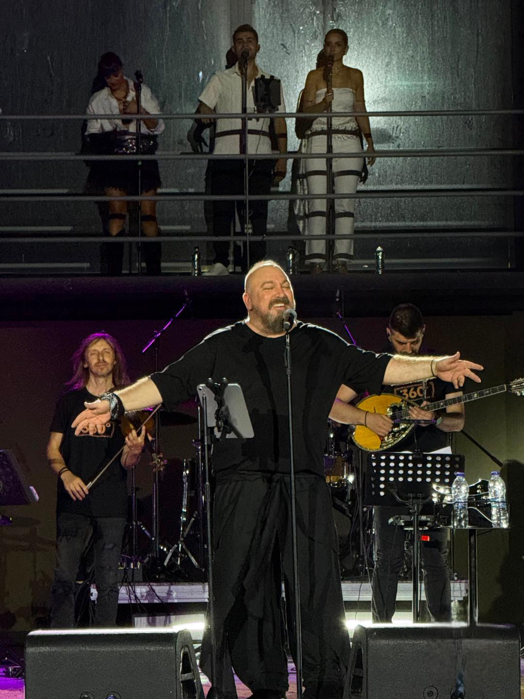 credits photo on the stage gr