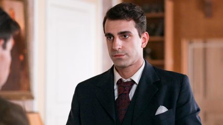 Grand Hotel: Ο Χαραλάμπης αποφασίζει να μιλήσει στον Χρόνη