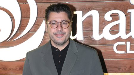 Ξέσπασε ο Λάμπρος Κωνσταντάρας: «Όταν βαριέσαι ενώ χρυσοπληρώνεσαι, ο κόσμος θα σε πετάξει»