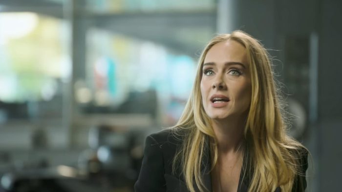 «Αγνώριστη» η Adele στο Silverstone: Τα ανήσυχα σχόλια των θαυμαστών για ακραίο αδυνάτισμα και χρήση Ozempic