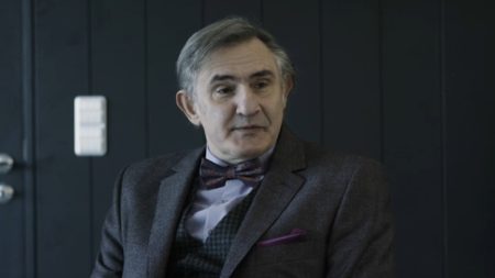Έτερος Εγώ: Ο Λαΐνης προσπαθεί να διαλευκάνει το μυστήριο αλλά οι εξελίξεις τον προλαβαίνουν