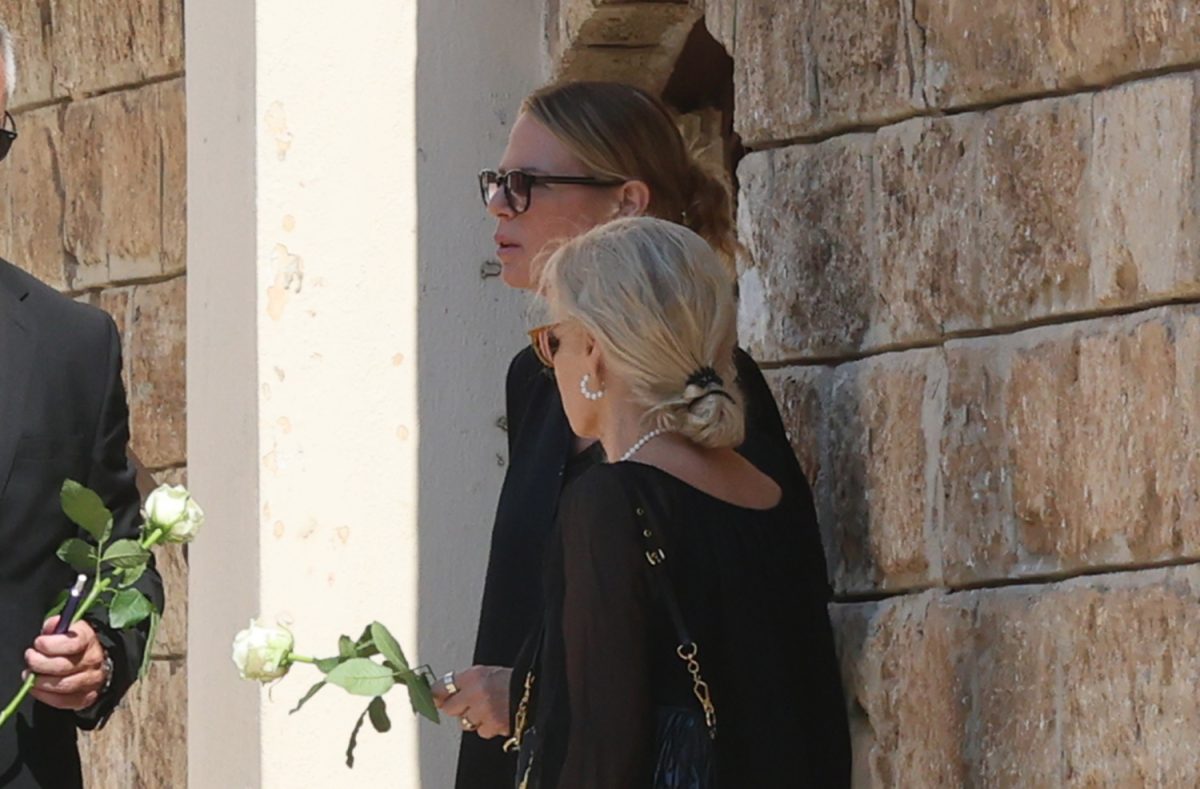 Έλενα Κατραβά