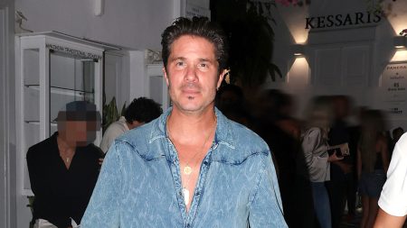 Νίκος Οικονομόπουλος