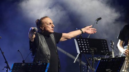 Βασίλης Παπακωνσταντίνου