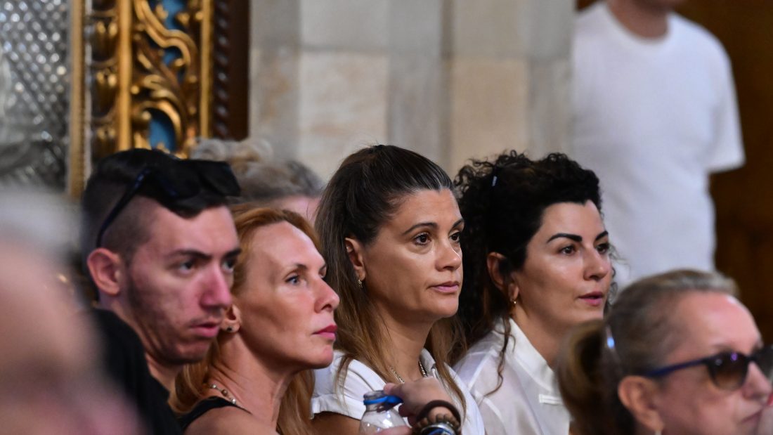 Μάρω Κοντού: Εβελίνα Παπούλια και Άννα Μαρία Παπαχαραλάμπους στη Μητρόπολη Αθηνών
