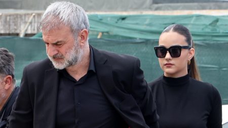 Τραϊανός Δέλλας, Βικτώρια Δέλλα