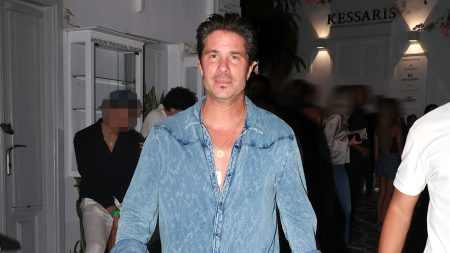 Νίκος Οικονομόπουλος