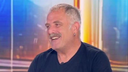 Πασχάλης Τσαρούχας