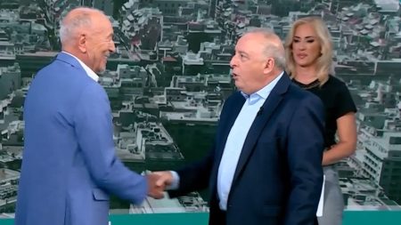 Ο Δημήτρης Καμπουράκης έκανε πρεμιέρα στο Action24 και υποδέχθηκε με θέρμη τον Τάσο Αρνιακό: «Νιώθω λίγο Γιώργος Παπαδάκης»