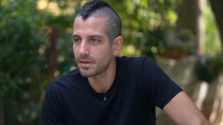 Άγγελος Θεοδωράκης για Θοδωρή Φέρρη: «Έχει μια πολύ καλή φωνή – Ο παππούς ανήκει σε όλο τον κόσμο»