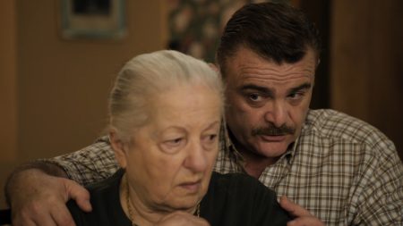 Δύο μαύρα πουκάμισα