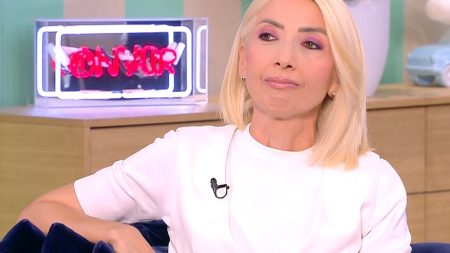 Συγκινήθηκε η Μίνα Καραμήτρου: «Η δολοφονία του Γιώργου Καραϊβάζ ήταν κομβική για τη γενιά μας»