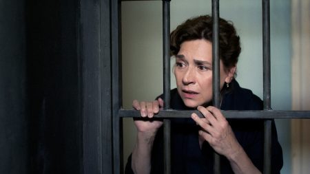 Κρίνο και Αγκάθι: Η Δέσποινα προλαβαίνει τη Λευκή λίγο πριν βάλει τέλος στη ζωή της