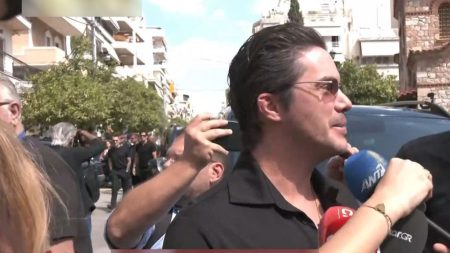 Νίκος Οικονομόπουλος