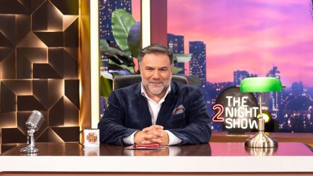 The 2Night Show – Πρεμιέρα: Οι πρώτοι καλεσμένοι του Γρηγόρη Αρναούτογλου