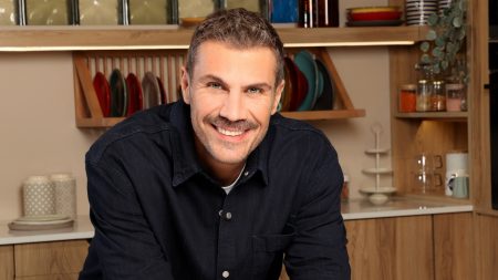 Άκης Πετρετζίκης