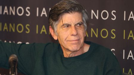 Γιάννης Μπέζος