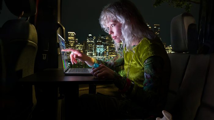 MacBook Pro OLED: Επίσημα με οθόνη αφής και 120Hz