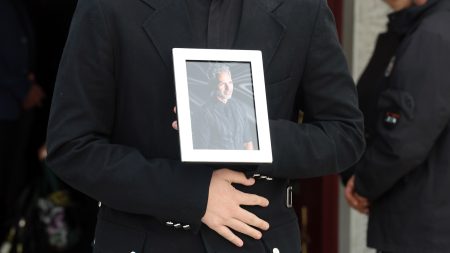 Δημήτρης Κόκοτας: Συγκίνηση στο 40ήμερο μνημόσυνο για τον τραγουδιστή