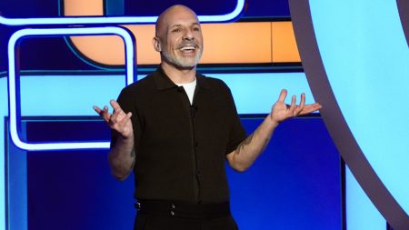 Nίκος Μουτσινάς