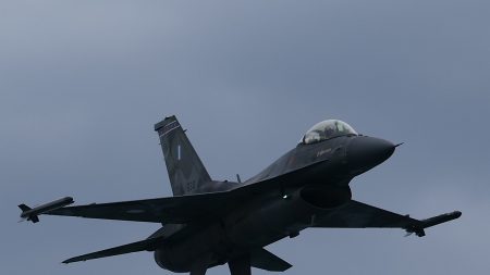 Παρέλαση 28ης Οκτωβρίου: Εντυπωσίασε με τους ελιγμούς ο πιλότος της ομάδας «ΖΕΥΣ» – «Η ελευθερία δεν χαρίζεται» το μήνυμά του