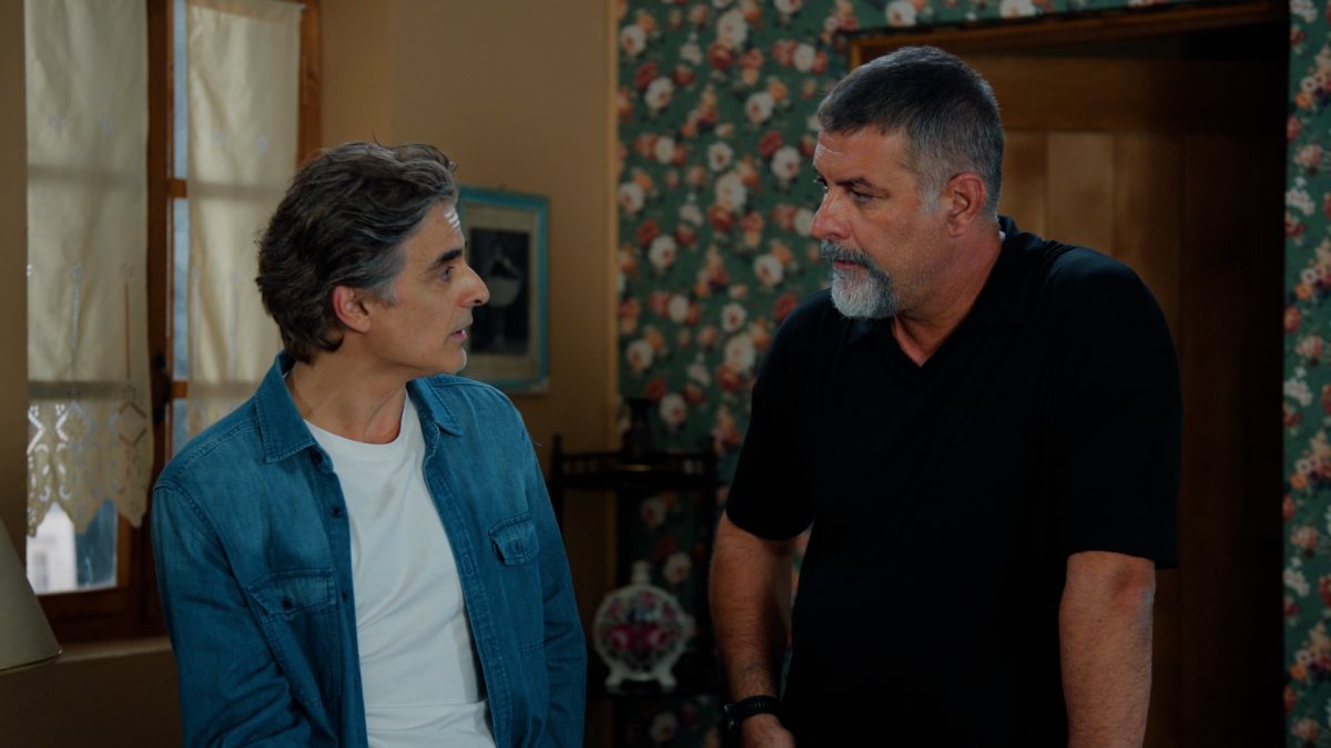 Δυο μαύρα πουκάμισα