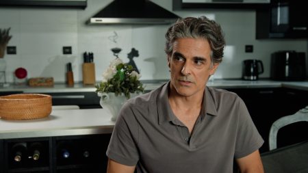 Δύο Μαύρα Πουκάμισα: Ο Σήφης αποκαλύπτει στον Φίλιππο πως η Μαρία είναι παντρεμένη