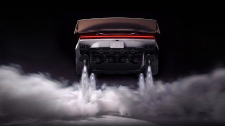 Tesla Roadster: Δες το αυτοκίνητο που πετάει σαν πύραυλος