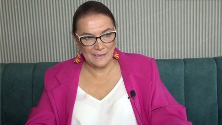 Αλεξάνδρα Τσόλκα για Νίκο Μάνεση: «Νομίζω ότι δεν θα έπρεπε να αλλάξει ώρα η εκπομπή του, είναι λίγο σαν κίνηση πανικού»